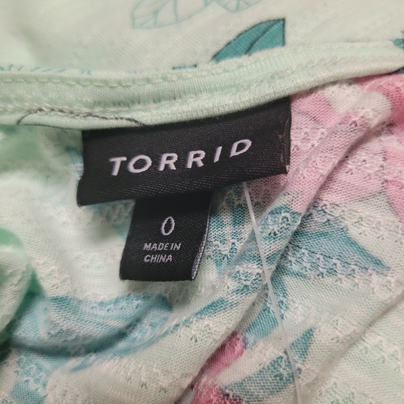 NWT Torrid Floral Top with Ruffle Sleeve - Picture 3 of 5